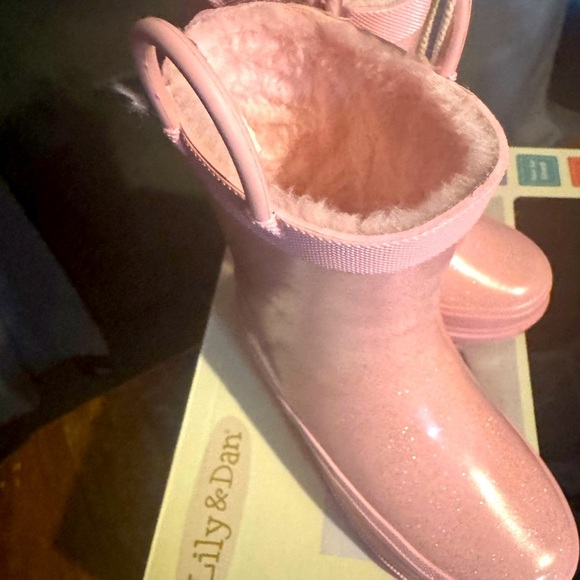 Pink Toddler Rain Boots Girls! - Picture 3 of 12